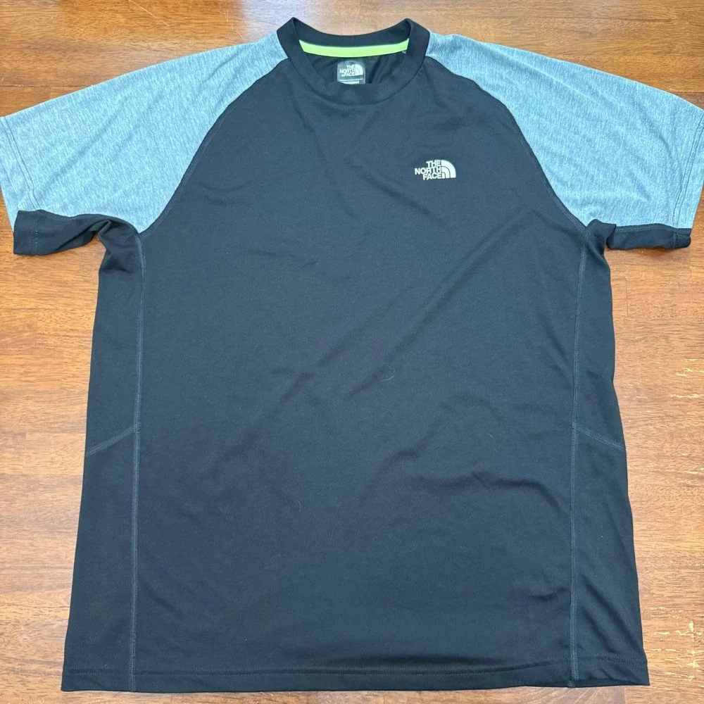 The North Face T-Shirt Bundle Mens Large Black Grey FlashDry Performance 2 Pack